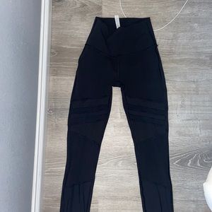 Winder Under Lululemon Size 2 black Mesh